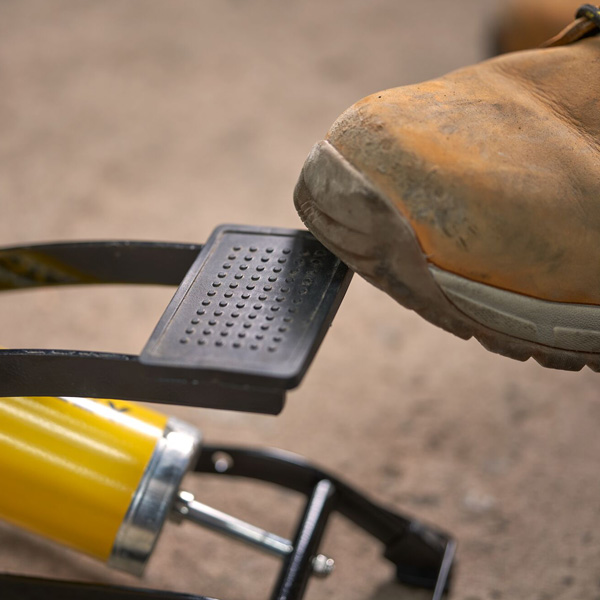 Ergonomic whit Rubber Pedal