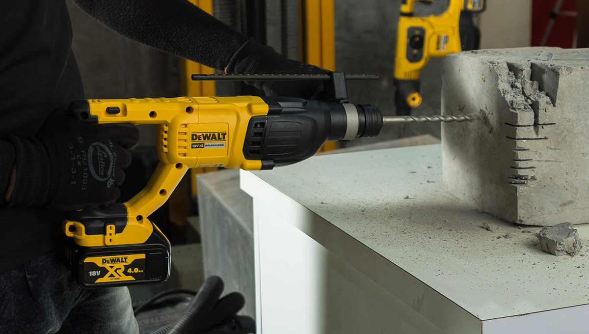 DEWALT DCH133M1-GB 18V XR Brushless SDS-Plus Hammer Drill