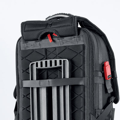 The luggage strap allows convenient attachment to telescopic handles